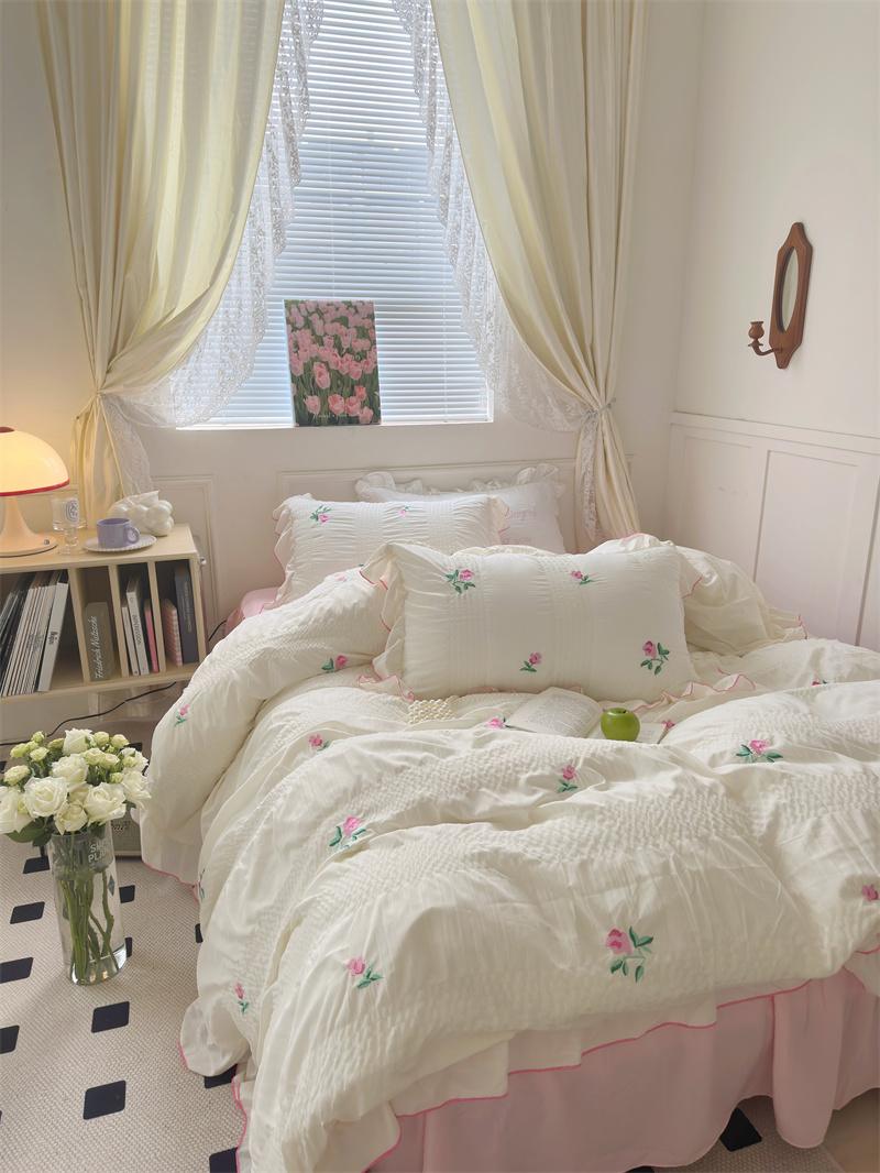 https://www.starhauz.com/cdn/shop/files/coquetteaestheticroomrufflebeddingsetinpinkcolorbedskirtromanticbedsheets_15.jpg?v=1689320844&width=1445